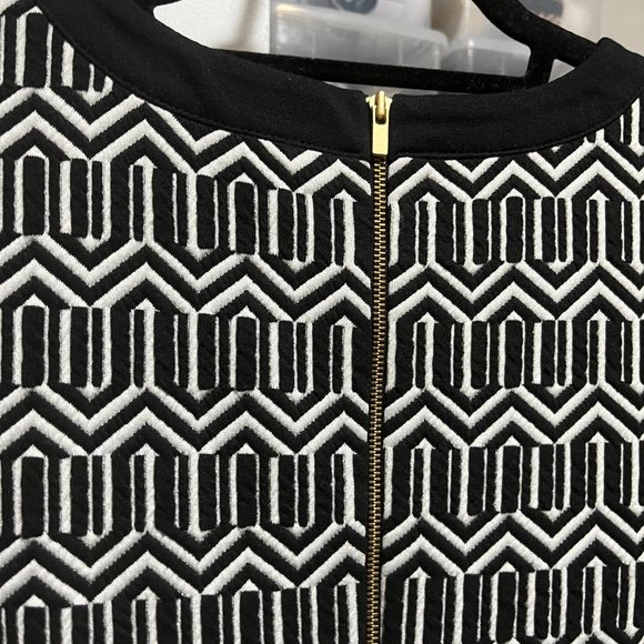 BANANA REPUBLIC BLACK & WHITE KNIT STRECH JACQUARD 10 PETITE DRESS - Picture 5 of 8